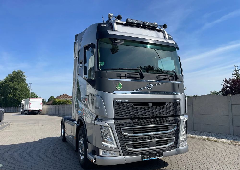 Volvo FH 460 - Nyergesvontató: 4 kép. Volvo FH 460 - Nyergesvontató: 4 kép.