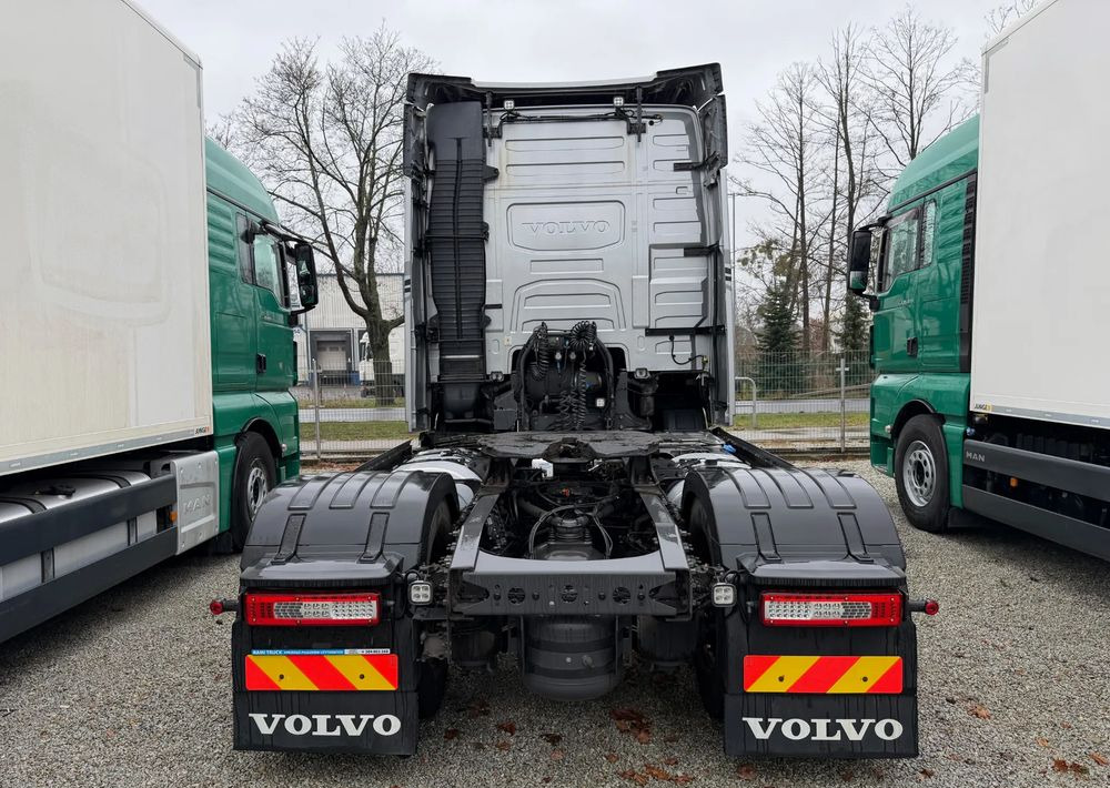 Volvo FH 460 - Nyergesvontató: 5 kép. Volvo FH 460 - Nyergesvontató: 5 kép.