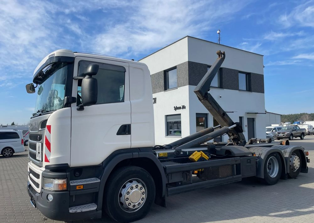 Scania R410 Hakowiec MEILLER RK20 65 - Horgos rakodó teherautó: 1 kép. Scania R410 Hakowiec MEILLER RK20 65 - Horgos rakodó teherautó: 1 kép.