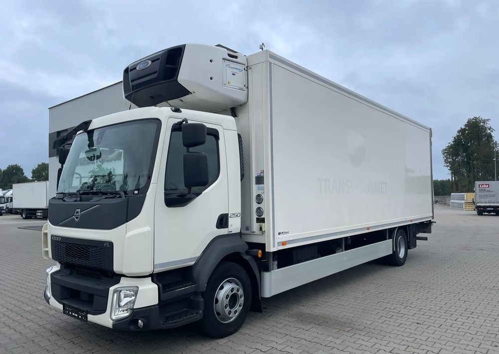 Volvo FL 16.250 CHŁODNIA - Hűtős teherautó: 2 kép. Volvo FL 16.250 CHŁODNIA - Hűtős teherautó: 2 kép.