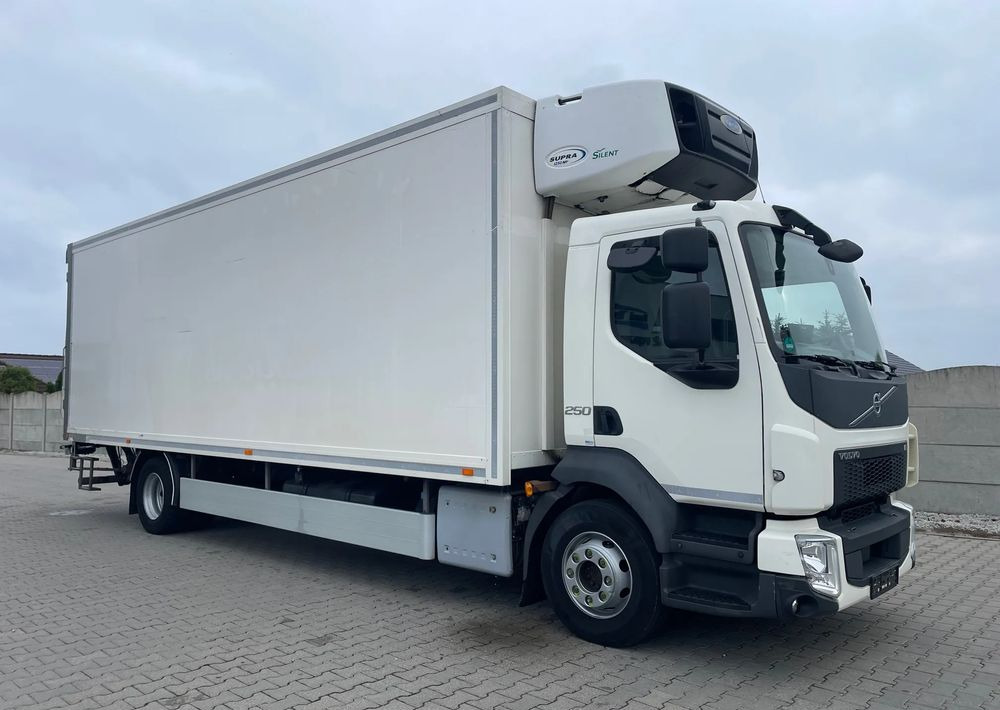 Volvo FL 16.250 CHŁODNIA - Hűtős teherautó: 4 kép. Volvo FL 16.250 CHŁODNIA - Hűtős teherautó: 4 kép.