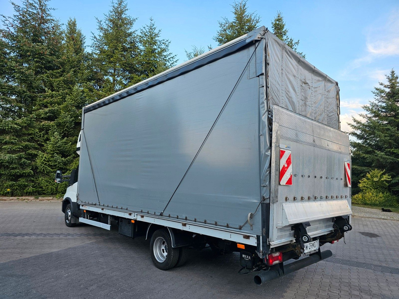 Iveco DAILY 50C18 5t - 3.5t Zulassung Plane+BAR winde - Ponyvás kisteherautó: 5 kép. Iveco DAILY 50C18 5t - 3.5t Zulassung Plane+BAR winde - Ponyvás kisteherautó: 5 kép.