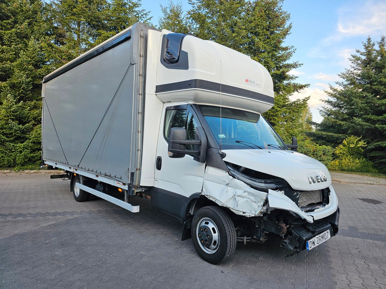 Iveco DAILY 50C18 5t - 3.5t Zulassung Plane+BAR winde - Ponyvás kisteherautó: 2 kép. Iveco DAILY 50C18 5t - 3.5t Zulassung Plane+BAR winde - Ponyvás kisteherautó: 2 kép.