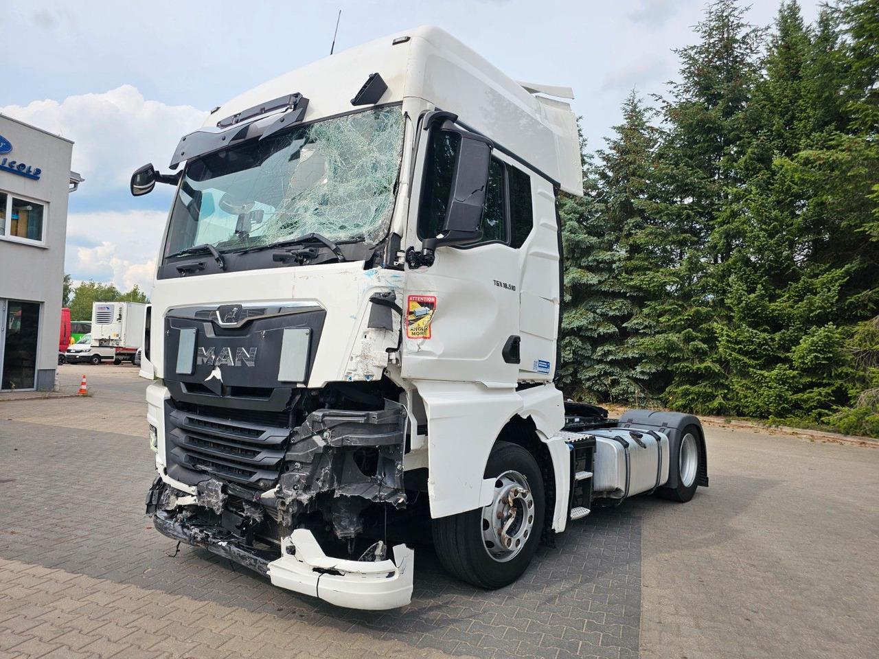 MAN TGX 18.510 XXL INTARDER - Motor , Rahmen 100% OK - Nyergesvontató: 1 kép. MAN TGX 18.510 XXL INTARDER - Motor , Rahmen 100% OK - Nyergesvontató: 1 kép.