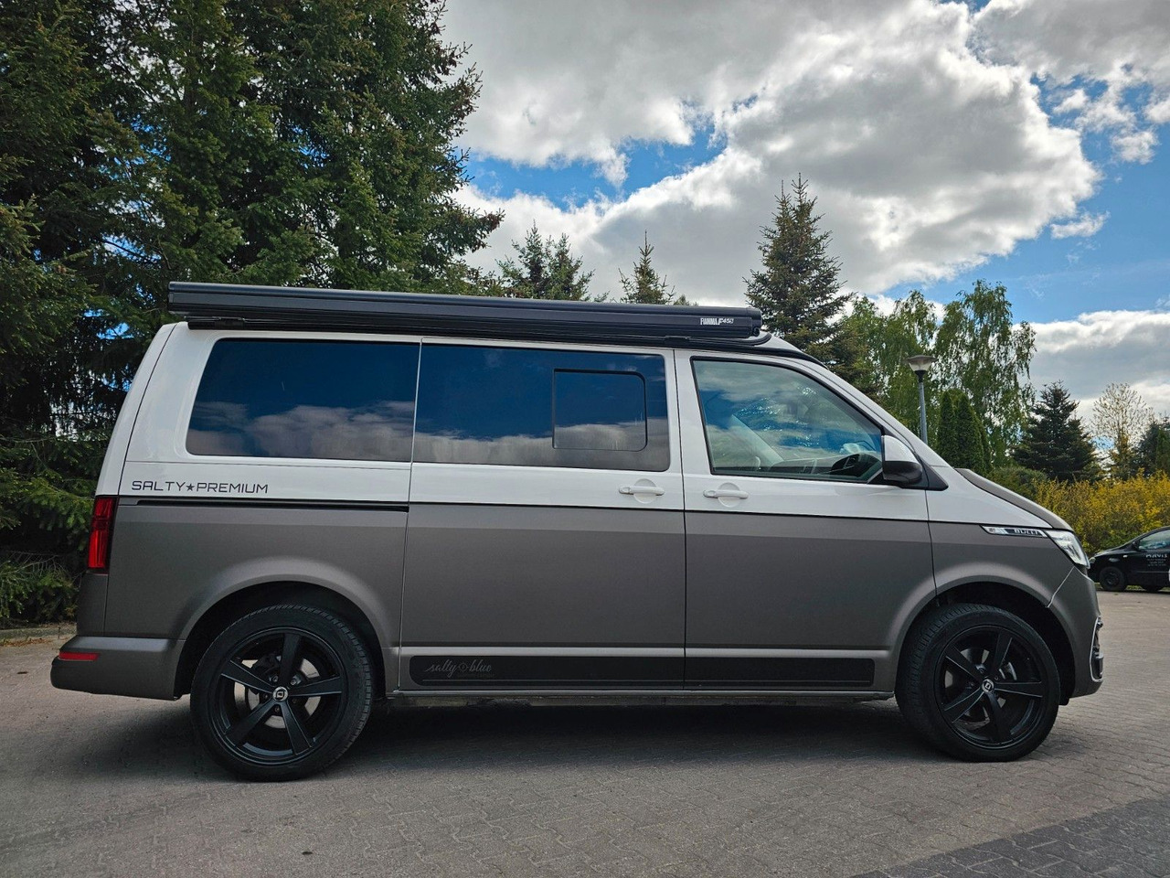 Volkswagen SALTY BLUE PREMIUM BULLI CALIFORNIA Fahrbereit! - Kempingautó: 4 kép. Volkswagen SALTY BLUE PREMIUM BULLI CALIFORNIA Fahrbereit! - Kempingautó: 4 kép.