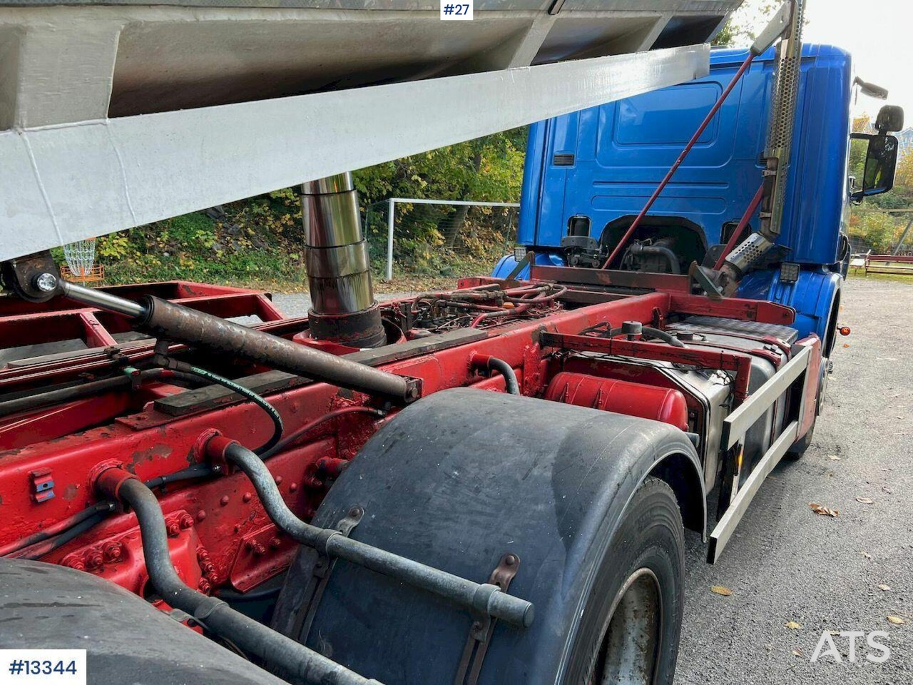 Bitumenszóró 2002 Scania P94G asphalt sprider WATCH VIDEO: 11 kép.