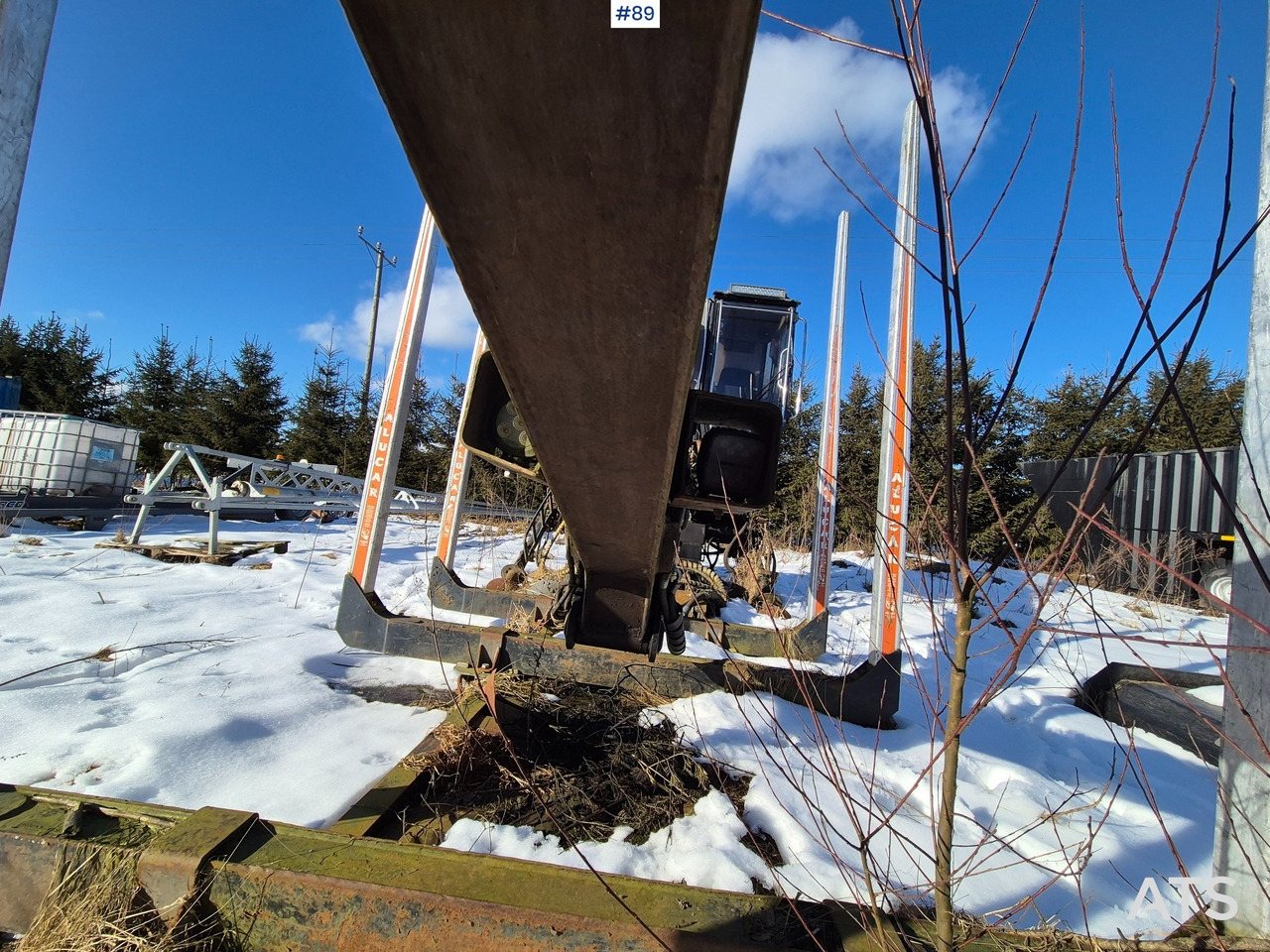 Jonsered 1080 - Horgos rakodó teherautó: 2 kép. Jonsered 1080 - Horgos rakodó teherautó: 2 kép.