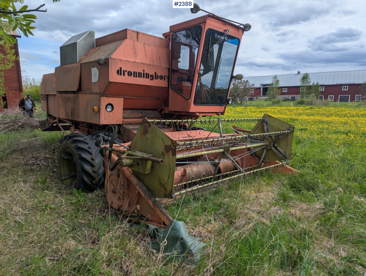 Combine harvester Dronningborg D1250 - Kombájn: 1 kép. Combine harvester Dronningborg D1250 - Kombájn: 1 kép.