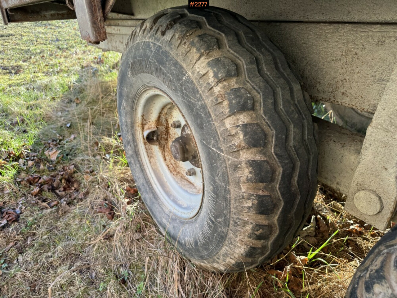 Mezőgazdasági billenőpótkocsi Grain Wagon Boggie: 10 kép. Mezőgazdasági billenőpótkocsi Grain Wagon Boggie: 10 kép.