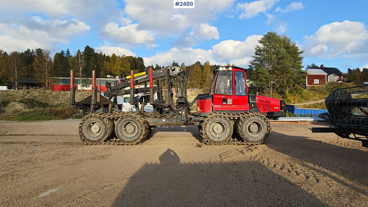 Komatsu 895 Forwarder (VIDEO) - Kihordó: 4 kép. Komatsu 895 Forwarder (VIDEO) - Kihordó: 4 kép.