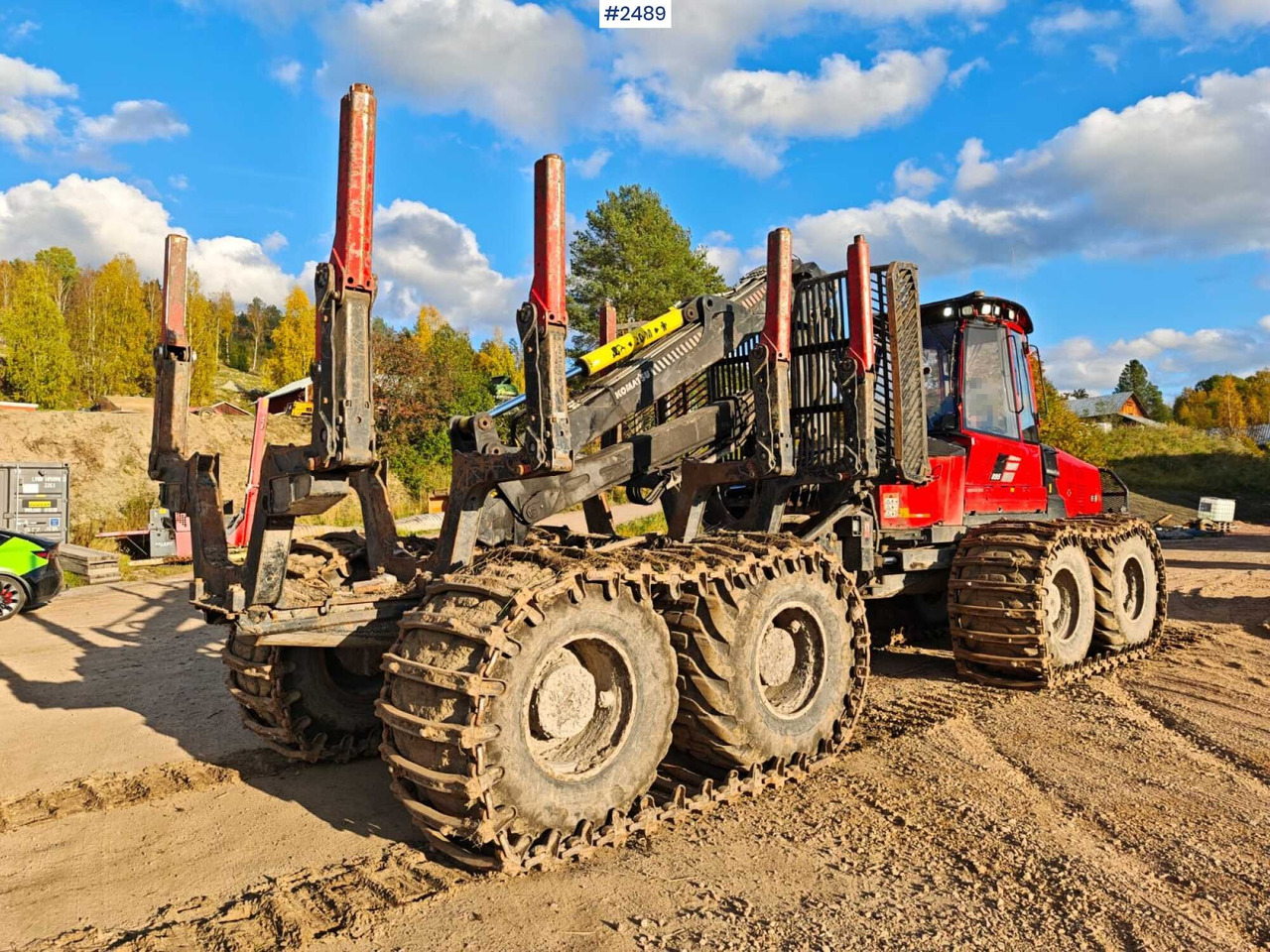 Komatsu 895 Forwarder (VIDEO) - Kihordó: 3 kép. Komatsu 895 Forwarder (VIDEO) - Kihordó: 3 kép.