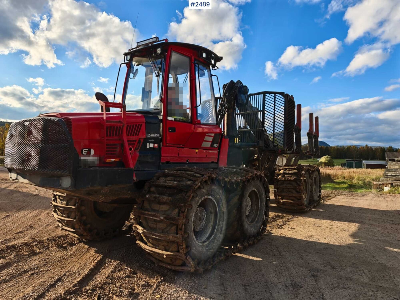 Komatsu 895 Forwarder (VIDEO) - Kihordó: 2 kép. Komatsu 895 Forwarder (VIDEO) - Kihordó: 2 kép.