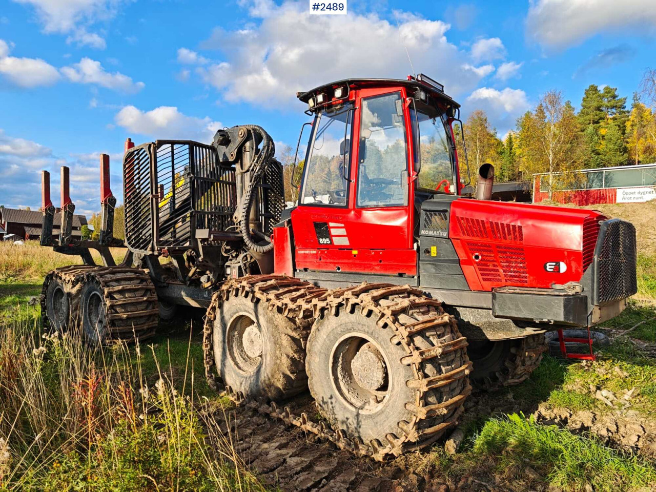 Komatsu 895 Forwarder (VIDEO) - Kihordó: 1 kép. Komatsu 895 Forwarder (VIDEO) - Kihordó: 1 kép.