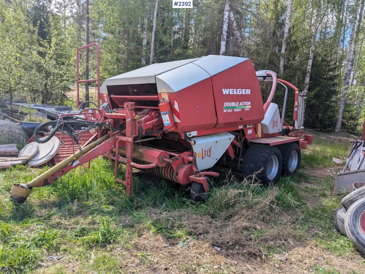 Round baler / Combination baler Welger double action 220 profi - Szálastakarmány betakarítás gépei: 1 kép. Round baler / Combination baler Welger double action 220 profi - Szálastakarmány betakarítás gépei: 1 kép.