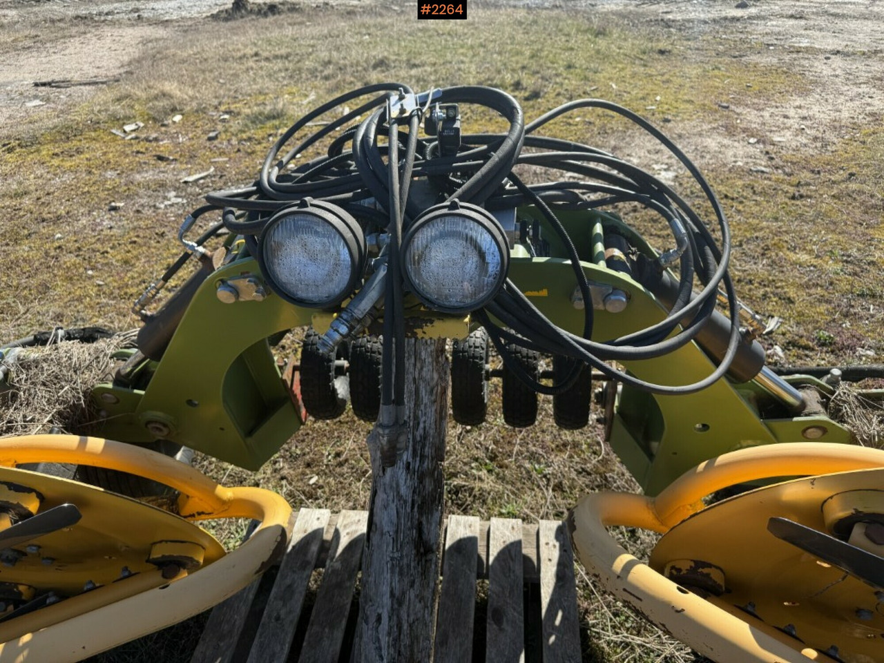 Swather Elho V-Twin 600 front mounted - Szálastakarmány betakarítás gépei: 3 kép. Swather Elho V-Twin 600 front mounted - Szálastakarmány betakarítás gépei: 3 kép.