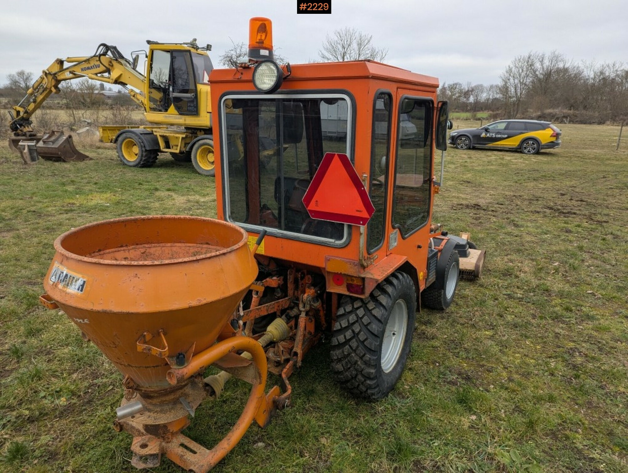 Tractor Holder P60 with multiple implements - Traktor: 2 kép. Tractor Holder P60 with multiple implements - Traktor: 2 kép.
