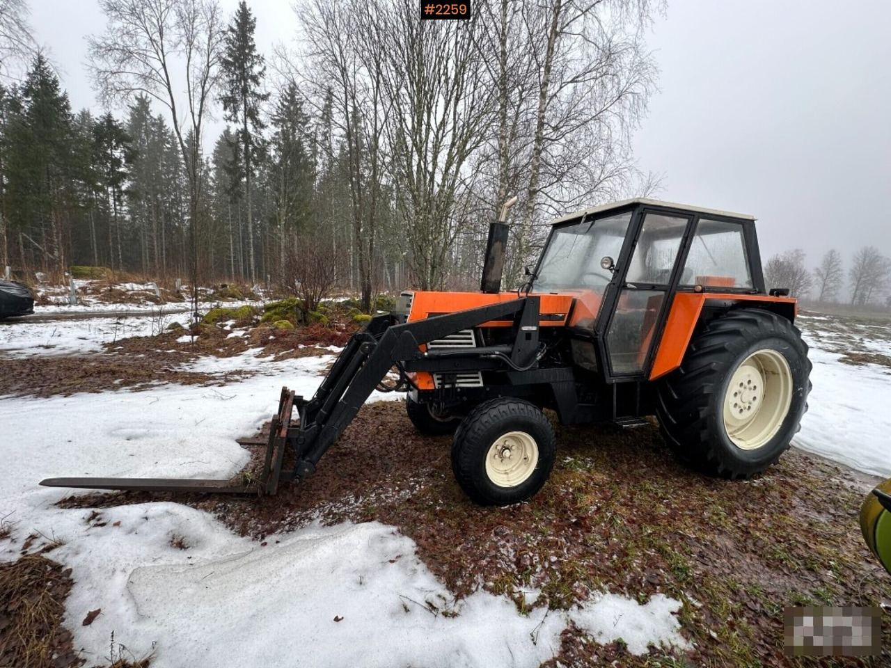 Tractor Ursus C385 Deluxe! with loader and implements - Traktor: 1 kép. Tractor Ursus C385 Deluxe! with loader and implements - Traktor: 1 kép.
