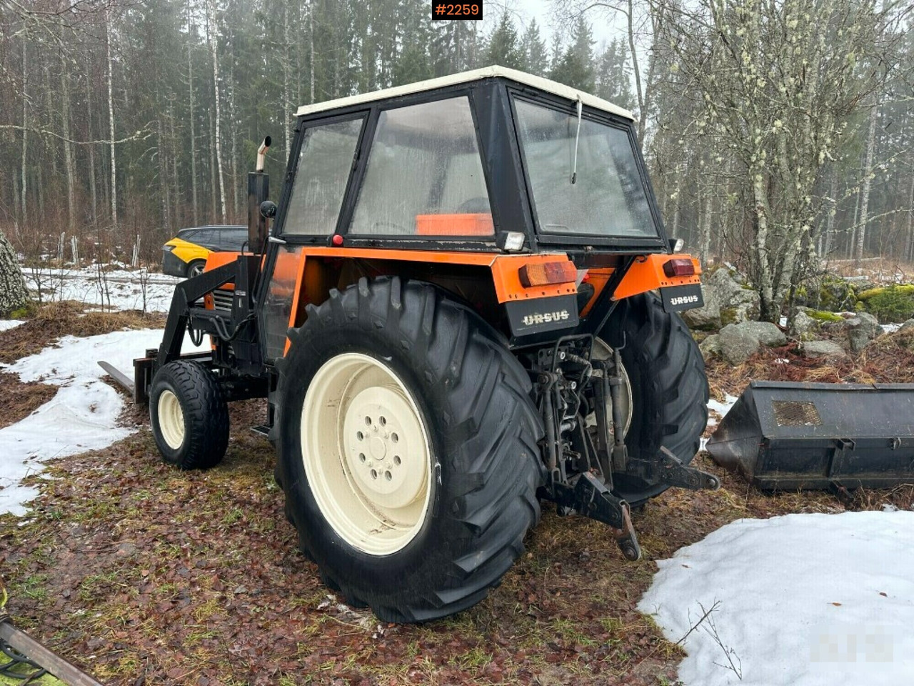 Tractor Ursus C385 Deluxe! with loader and implements - Traktor: 3 kép. Tractor Ursus C385 Deluxe! with loader and implements - Traktor: 3 kép.