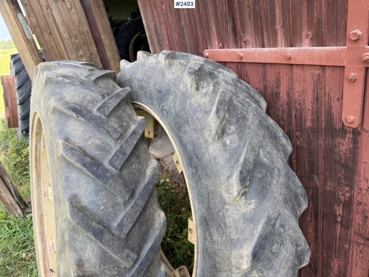 Tractor tires with rings Goodyear 13.6-38 - Komplett kerék - Mezőgazdasági gépek: 2 kép. Tractor tires with rings Goodyear 13.6-38 - Komplett kerék - Mezőgazdasági gépek: 2 kép.