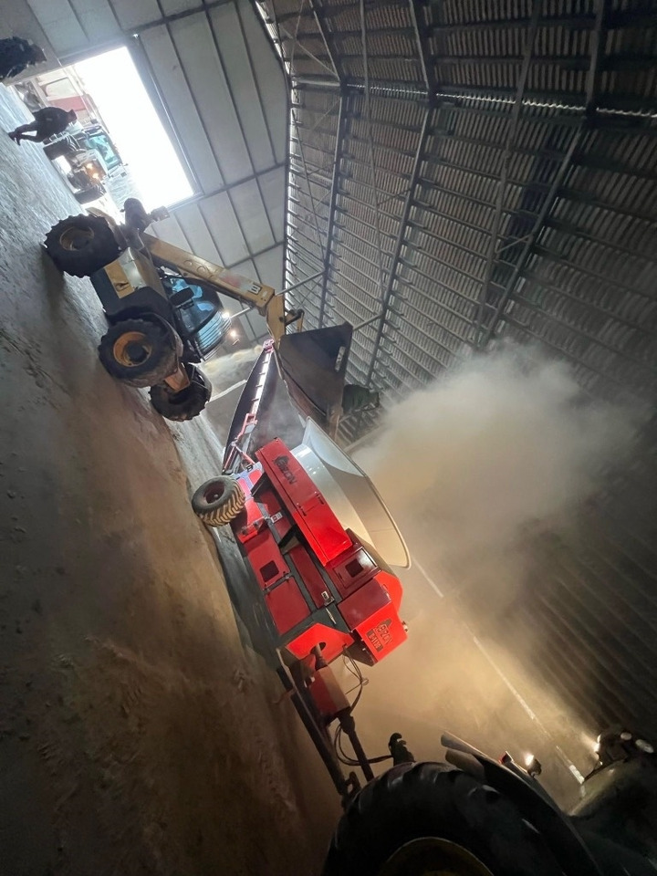 Bizon B-1130 Strohmühle Tub grinder kein Haybuster Stroh - Szalma aprító: 3 kép. Bizon B-1130 Strohmühle Tub grinder kein Haybuster Stroh - Szalma aprító: 3 kép.