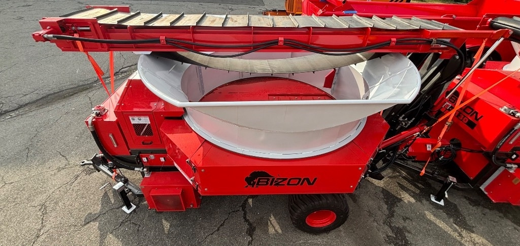 Bizon B-1130 kein teagle tomahawk, roto haybuster - Szalma aprító: 2 kép. Bizon B-1130 kein teagle tomahawk, roto haybuster - Szalma aprító: 2 kép.