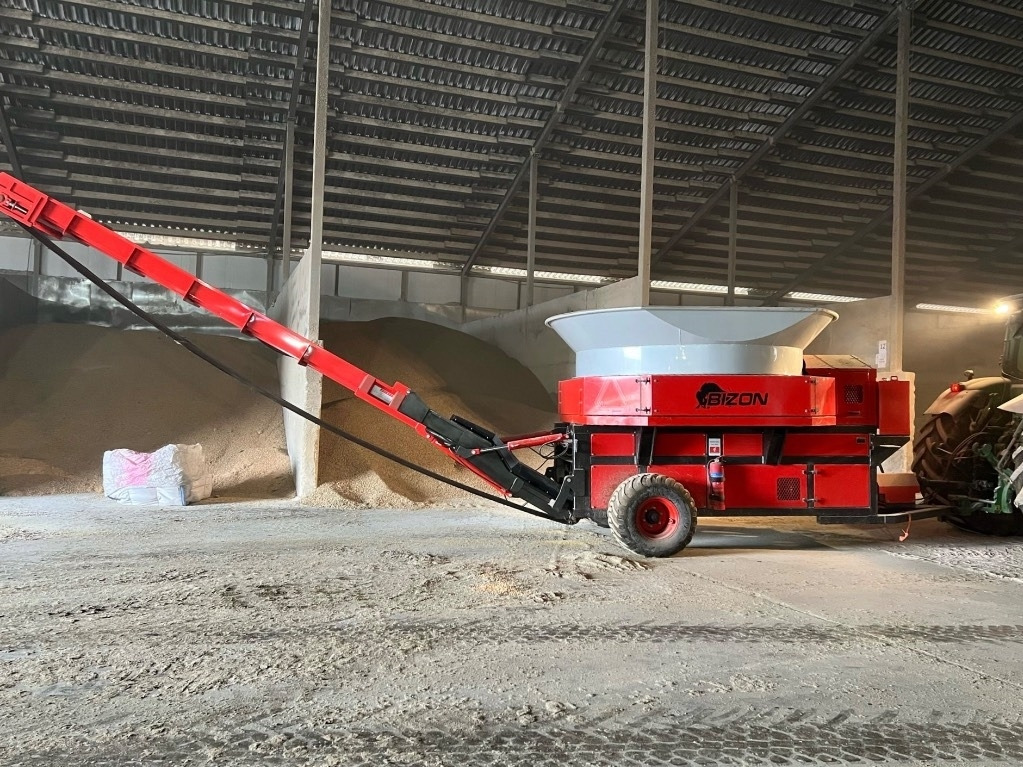 Bizon B-1130 kein teagle tomahawk, roto haybuster - Szalma aprító: 5 kép. Bizon B-1130 kein teagle tomahawk, roto haybuster - Szalma aprító: 5 kép.