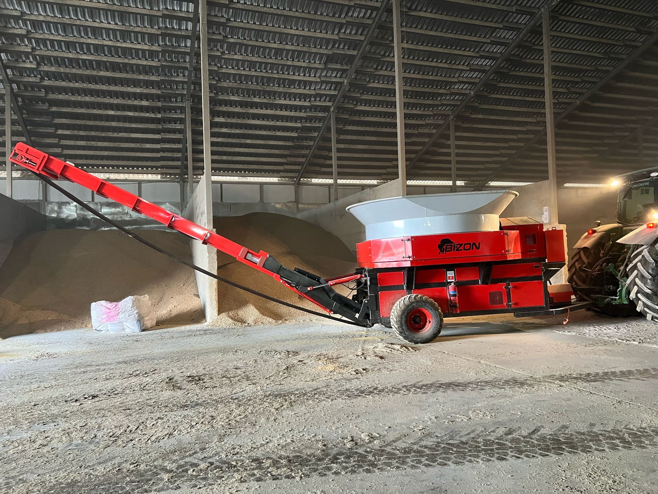 Haybuster Bizon B-1130 - Straw mill/ Strohmühle/ Strohhäcksler - Szalma aprító: 2 kép. Haybuster Bizon B-1130 - Straw mill/ Strohmühle/ Strohhäcksler - Szalma aprító: 2 kép.