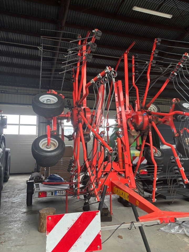 Kuhn GA6501 Schwader Kreiselschwader - Szénaforgató: 3 kép. Kuhn GA6501 Schwader Kreiselschwader - Szénaforgató: 3 kép.