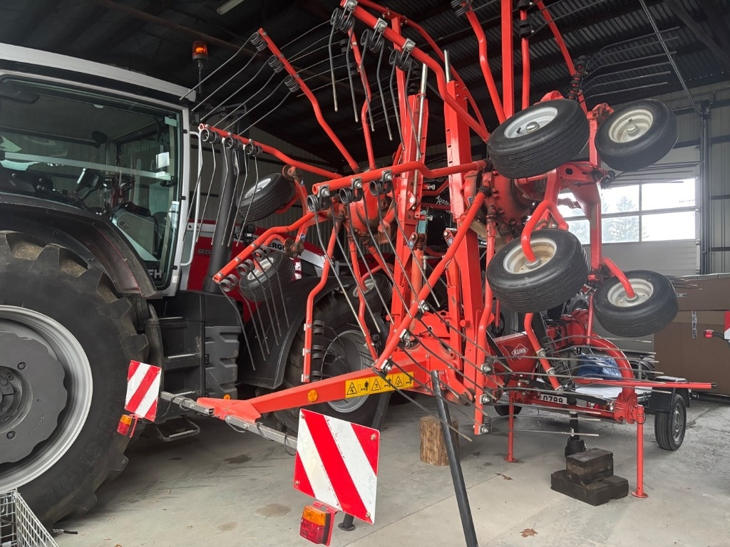 Kuhn GA6501 Schwader Kreiselschwader - Szénaforgató: 4 kép. Kuhn GA6501 Schwader Kreiselschwader - Szénaforgató: 4 kép.