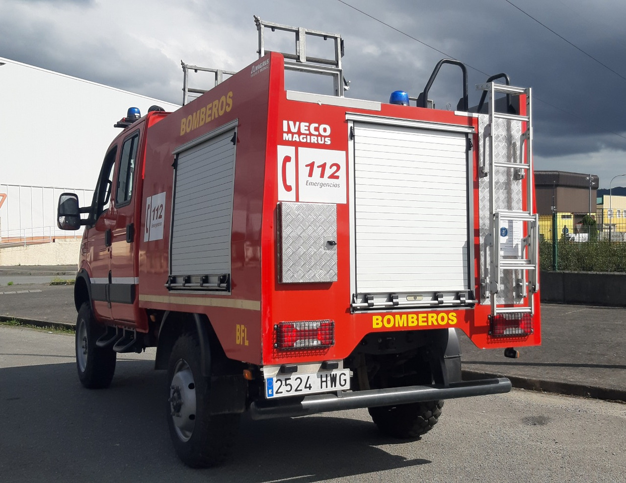 IVECO MAGIRUS DAILY 55S17W 4X4 - Tűzoltóautó: 5 kép. IVECO MAGIRUS DAILY 55S17W 4X4 - Tűzoltóautó: 5 kép.