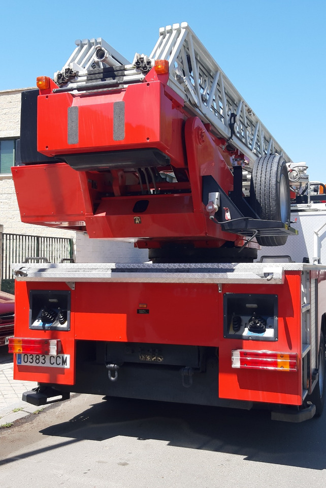 MERCEDES-BENZ 1528F MAGIRUS DLK 23-12 - Tűzoltóautó: 2 kép. MERCEDES-BENZ 1528F MAGIRUS DLK 23-12 - Tűzoltóautó: 2 kép.