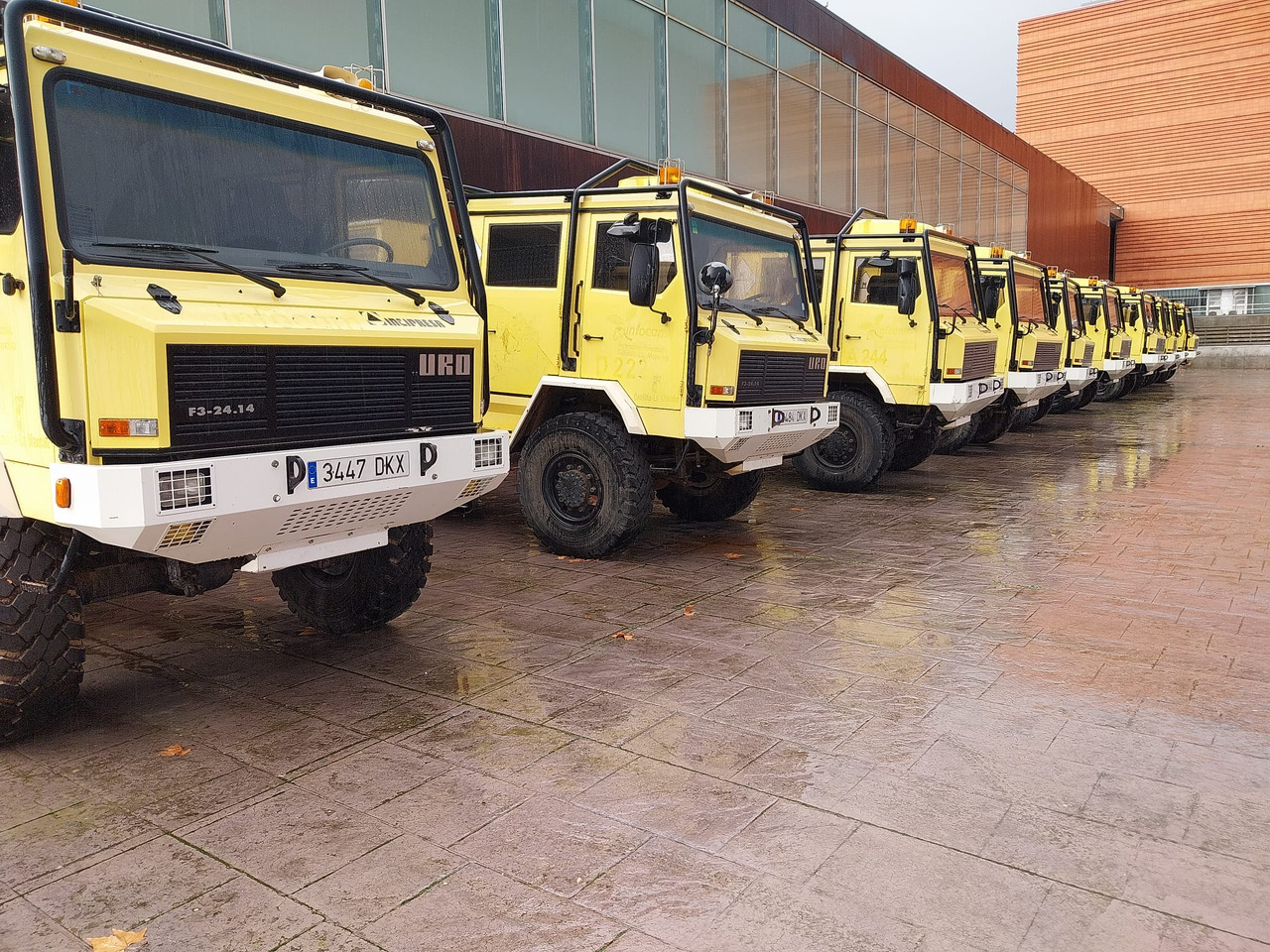 URO-IVECO TT URO F3-24 - Tűzoltóautó: 2 kép. URO-IVECO TT URO F3-24 - Tűzoltóautó: 2 kép.