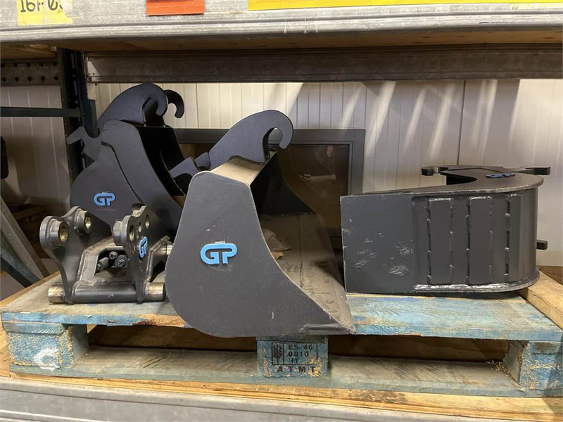 GP equipment Bakkenset CW05 - Kotró kanál - Építőipari gépek: 1 kép. GP equipment Bakkenset CW05 - Kotró kanál - Építőipari gépek: 1 kép.