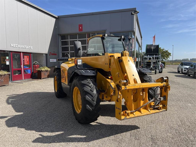 JCB 535-60 - Teleszkópos rakodó: 2 kép. JCB 535-60 - Teleszkópos rakodó: 2 kép.