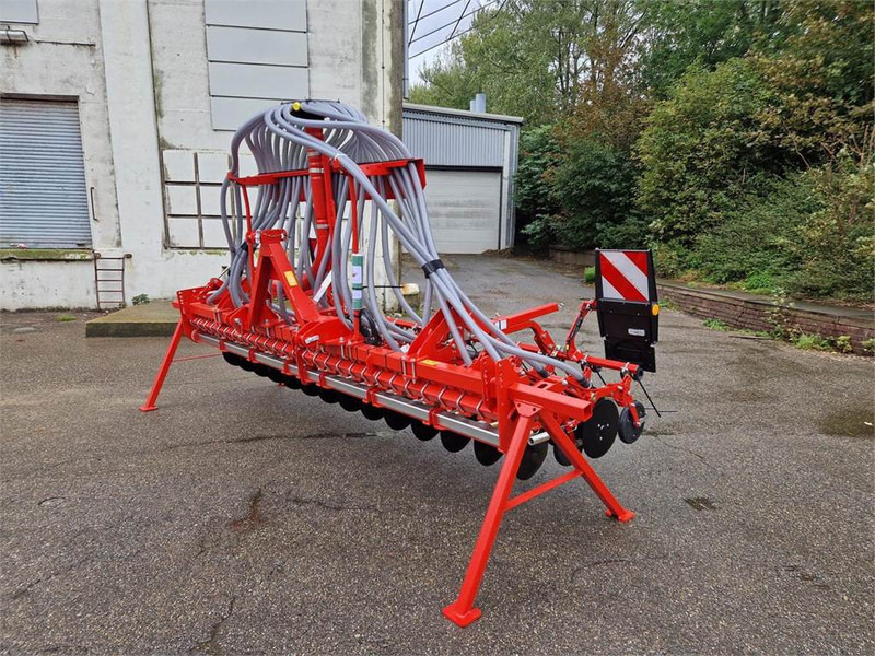 Kverneland CB 3500 3 punt - Kombinált vetőgép: 1 kép. Kverneland CB 3500 3 punt - Kombinált vetőgép: 1 kép.