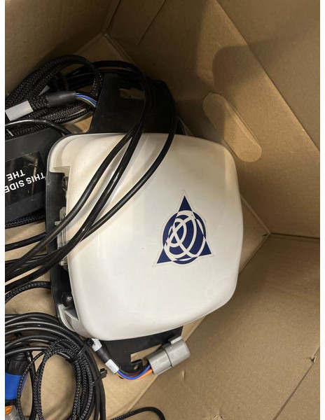 Trimble GFX 1060 GPS SET ACTIEPRIJS - Navigációs rendszer - Mezőgazdasági gépek: 2 kép. Trimble GFX 1060 GPS SET ACTIEPRIJS - Navigációs rendszer - Mezőgazdasági gépek: 2 kép.