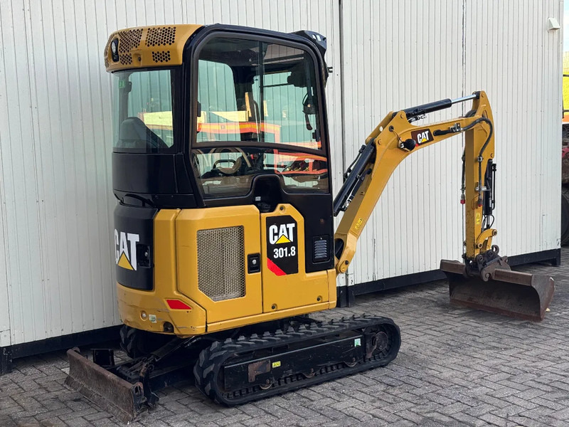 Caterpillar 301.8 NextGen - Minikotró: 5 kép. Caterpillar 301.8 NextGen - Minikotró: 5 kép.