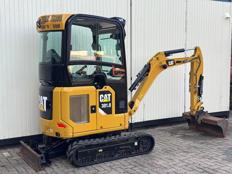 Caterpillar 301.8 NextGen - Minikotró: 5 kép. Caterpillar 301.8 NextGen - Minikotró: 5 kép.