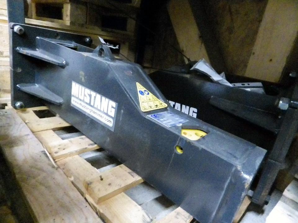 Hydro-Hammer Abbruchhammer HM 100 Mustang (€1800 netto) - Hidraulikus törőfej - Építőipari gépek: 2 kép. Hydro-Hammer Abbruchhammer HM 100 Mustang (€1800 netto) - Hidraulikus törőfej - Építőipari gépek: 2 kép.