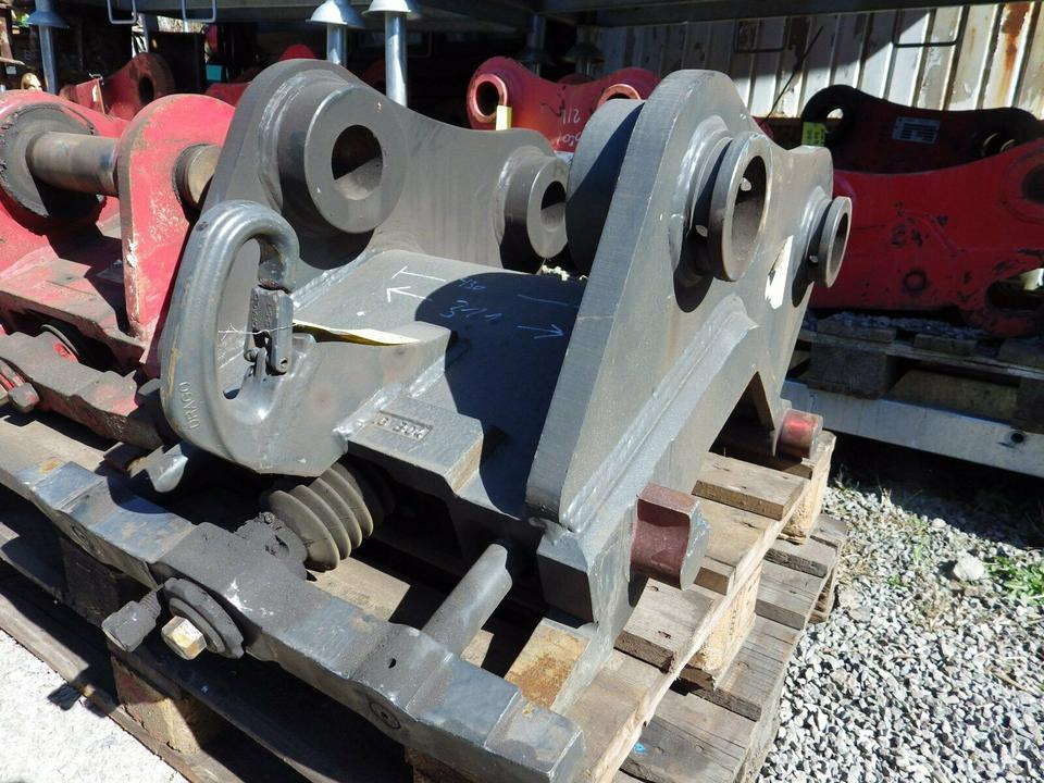 Verachtert Schnellwechsler CW30 CW40  Cat 322 - Gyorscsatlakozó: 3 kép. Verachtert Schnellwechsler CW30 CW40  Cat 322 - Gyorscsatlakozó: 3 kép.