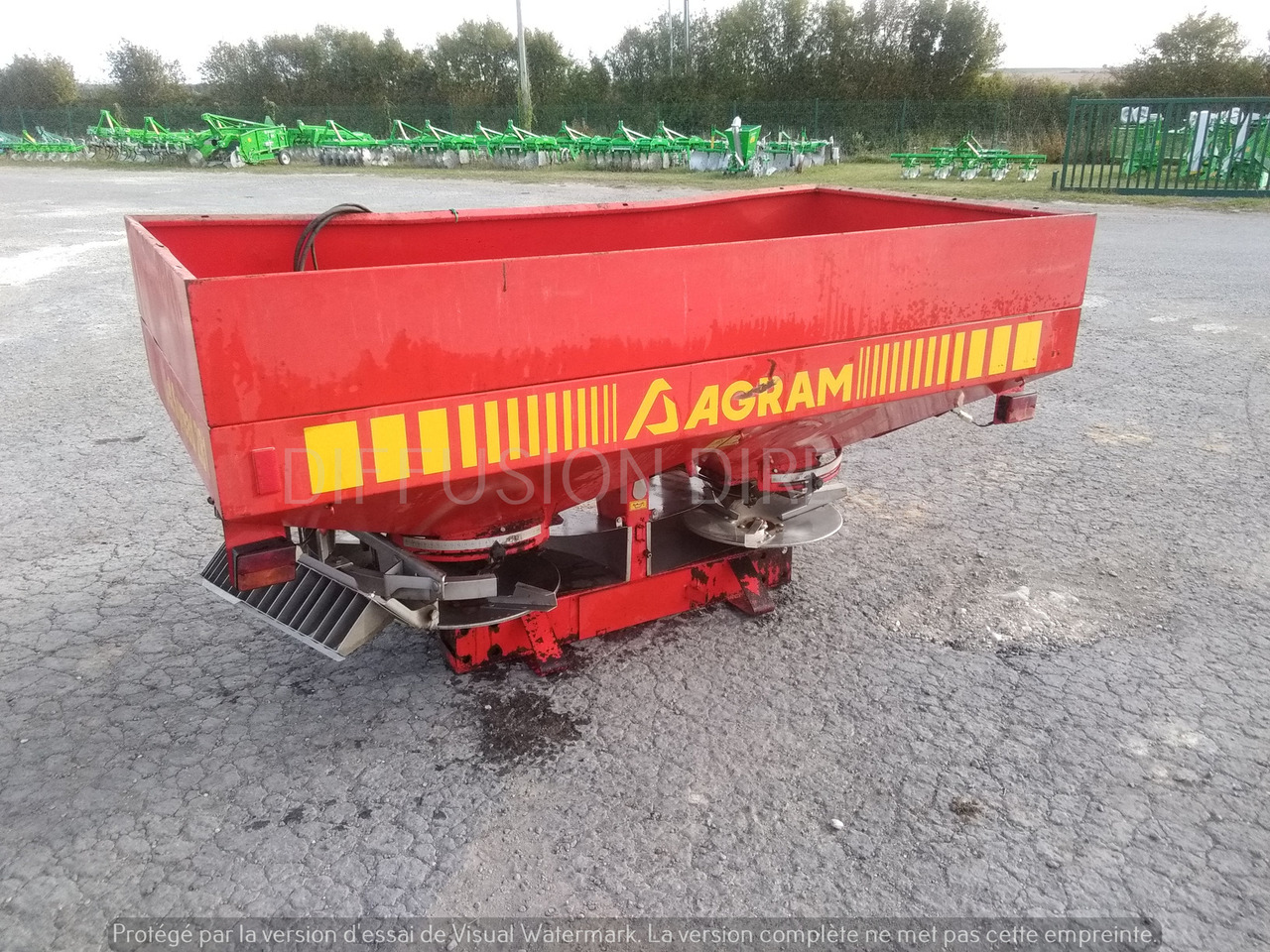 AGRAM DISTRIBUTEUR D'ENGRAIS JET SPREAD 281 - Műtrágyaszóró: 4 kép. AGRAM DISTRIBUTEUR D'ENGRAIS JET SPREAD 281 - Műtrágyaszóró: 4 kép.