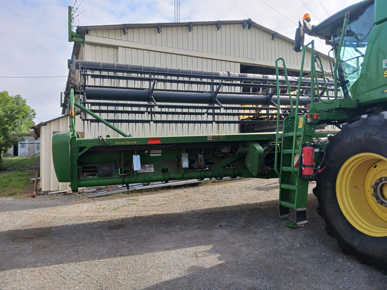 JOHN DEERE COUPE DE MOISSONNEUSE 635 FD - Kombájn adapter: 2 kép. JOHN DEERE COUPE DE MOISSONNEUSE 635 FD - Kombájn adapter: 2 kép.