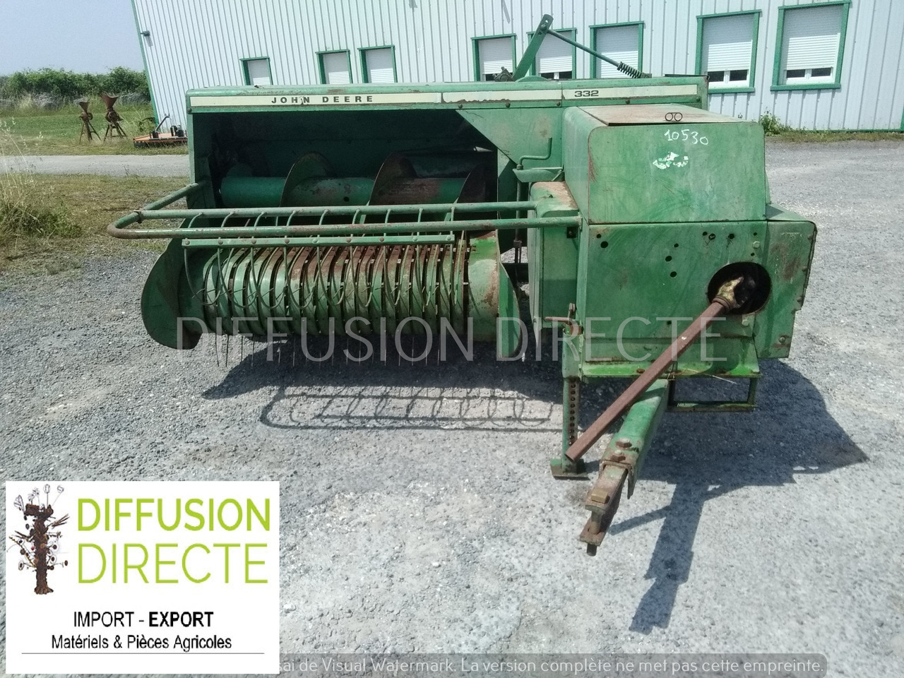 JOHN DEERE PRESSE MOYENNE DENSITE 332 - Bálázó: 1 kép. JOHN DEERE PRESSE MOYENNE DENSITE 332 - Bálázó: 1 kép.