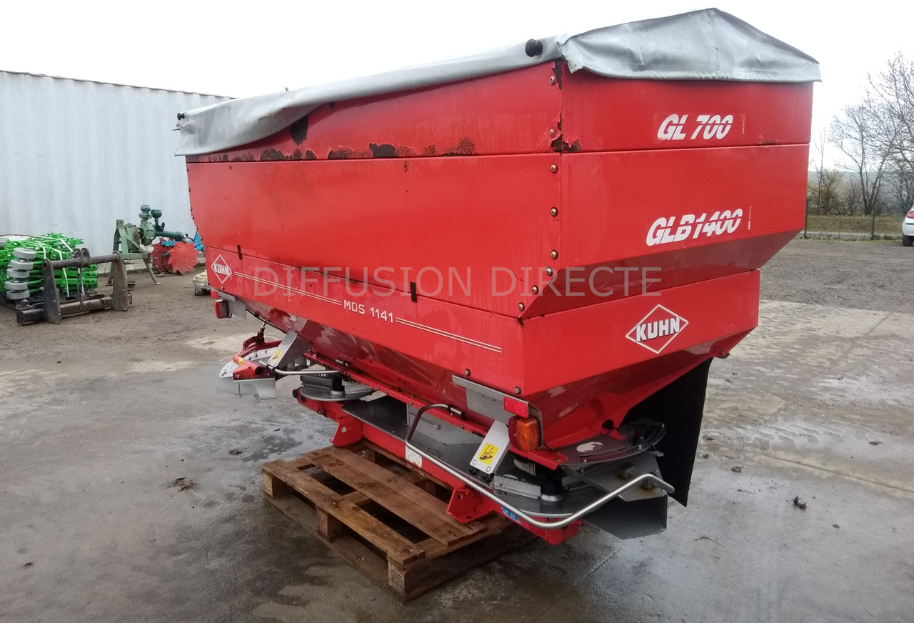 KUHN DISTRIBUTEUR D'ENGRAIS MDS 1141 - Műtrágyaszóró: 4 kép. KUHN DISTRIBUTEUR D'ENGRAIS MDS 1141 - Műtrágyaszóró: 4 kép.