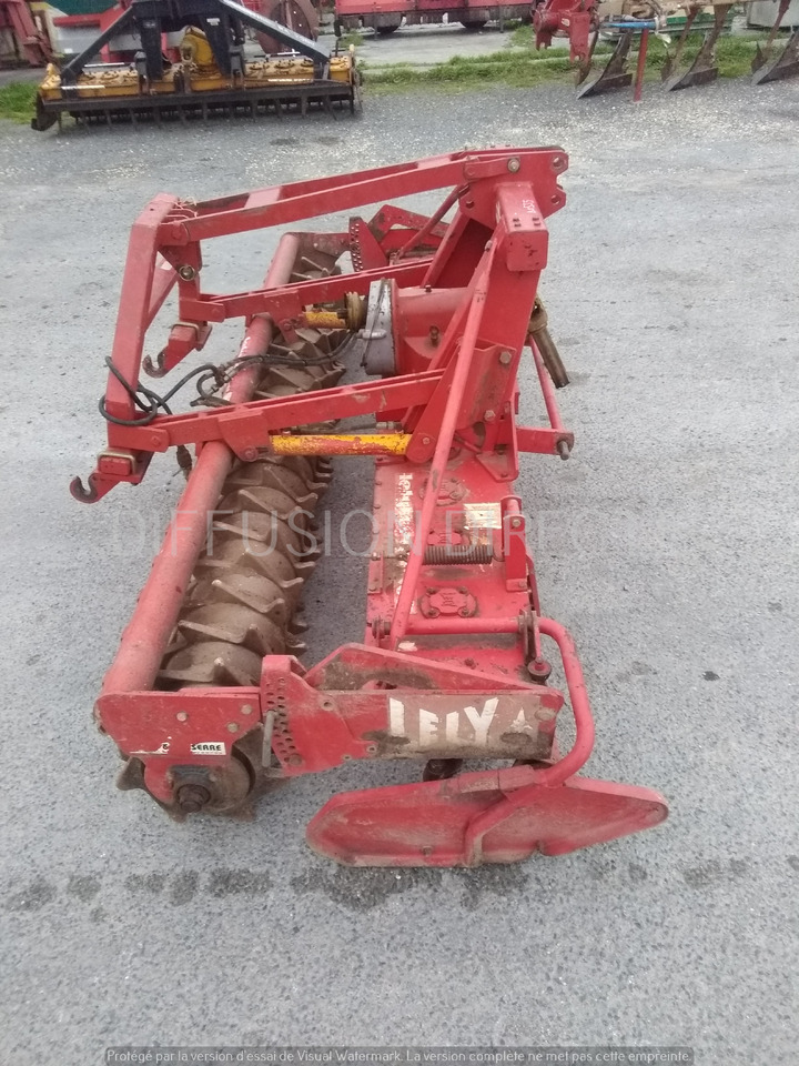 LELY HERSE ROTATIVE LELYTERRA 300-20 - Talajmaró: 3 kép. LELY HERSE ROTATIVE LELYTERRA 300-20 - Talajmaró: 3 kép.