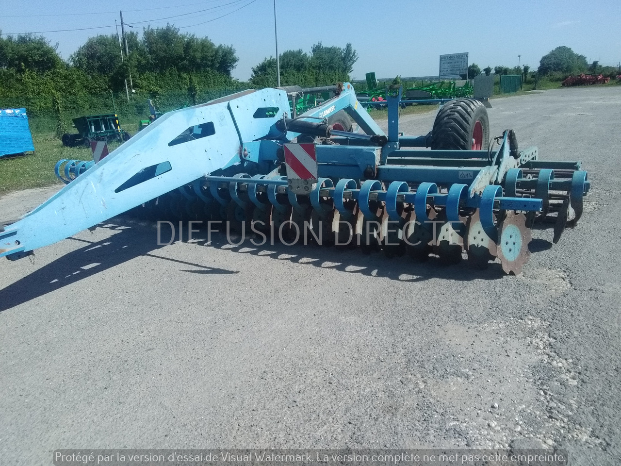 LEMKEN DECHAUMEUR A DISQUES HELIODOR H 8 SF - Tárcsás borona: 2 kép. LEMKEN DECHAUMEUR A DISQUES HELIODOR H 8 SF - Tárcsás borona: 2 kép.
