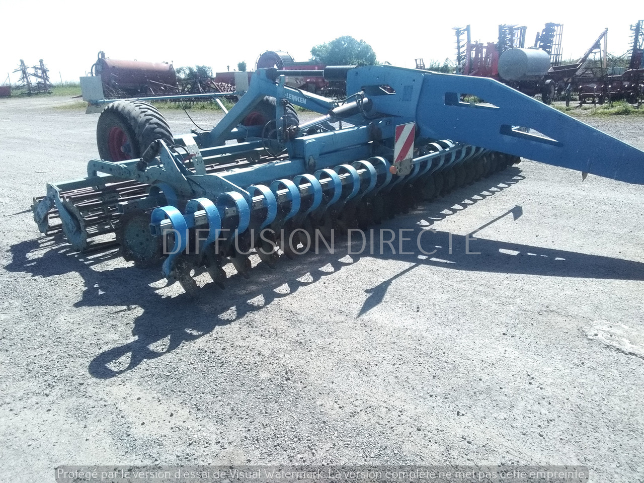 LEMKEN DECHAUMEUR A DISQUES HELIODOR H 8 SF - Tárcsás borona: 4 kép. LEMKEN DECHAUMEUR A DISQUES HELIODOR H 8 SF - Tárcsás borona: 4 kép.