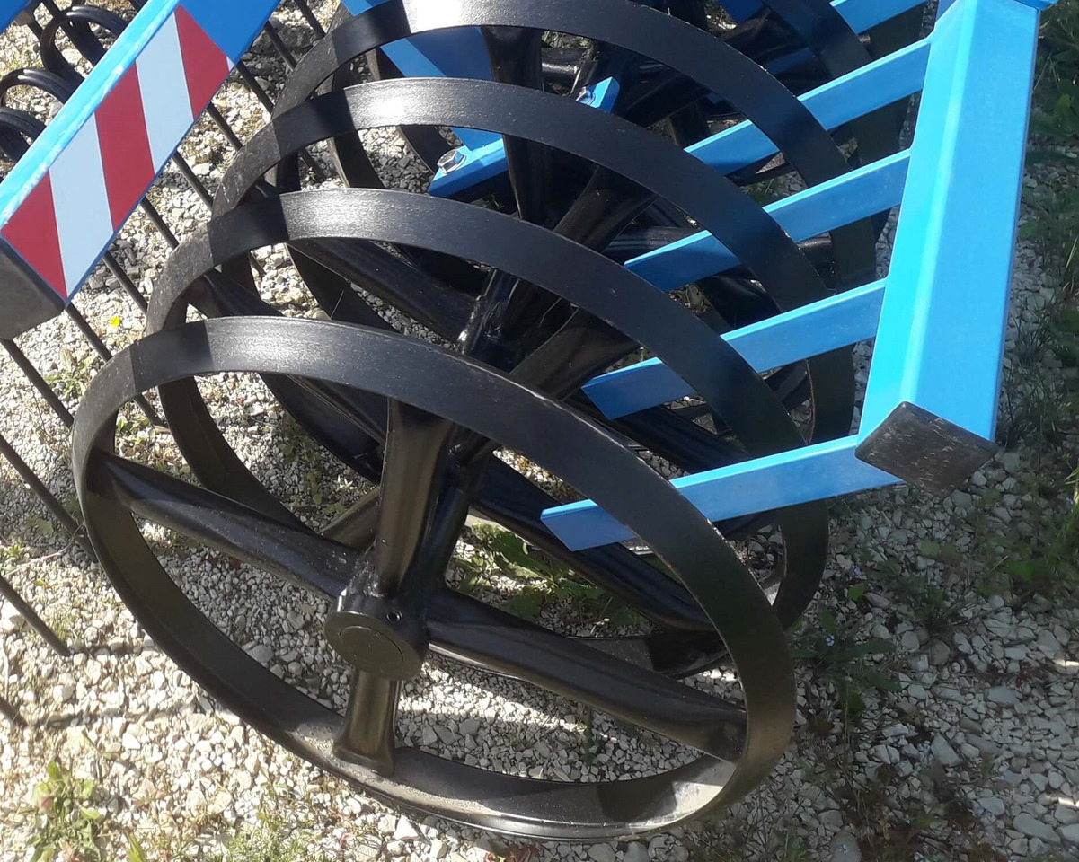 MANDAM Rouleaux - Mezőgazdasági hengerek: 1 kép. MANDAM Rouleaux - Mezőgazdasági hengerek: 1 kép.