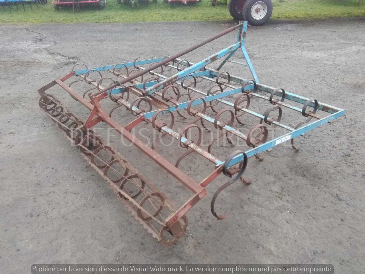 VIBROCULTEUR 300 - Kultivátor: 2 kép. VIBROCULTEUR 300 - Kultivátor: 2 kép.