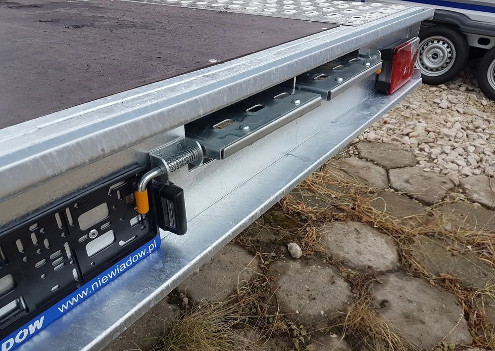 Niewiadów NM MARS 4,5x2,1m 2.7T R14C z sklejka - Pótkocsi autószállító: 3 kép. Niewiadów NM MARS 4,5x2,1m 2.7T R14C z sklejka - Pótkocsi autószállító: 3 kép.